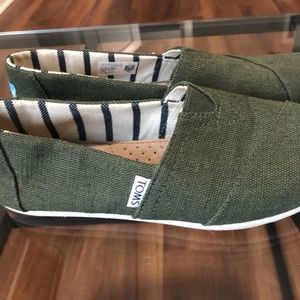 Olive Green Toms